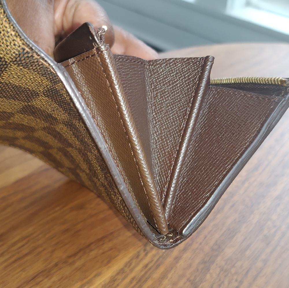 LV Damier Ebene Wallet - Picture 8 of 11